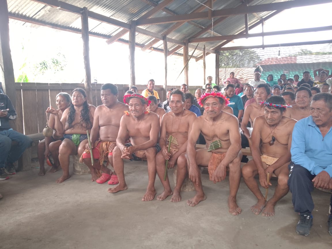 Encuentro con comunidades indígenas en el Amazonas.