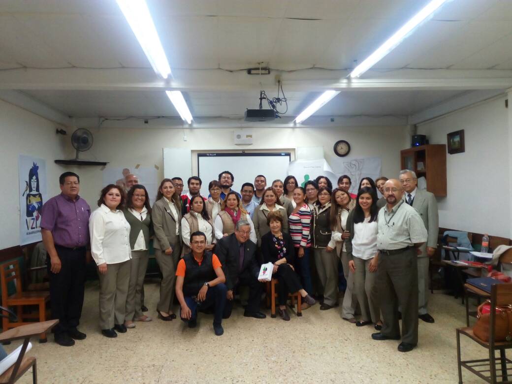 Grupo participante en encuentro comunitario.
